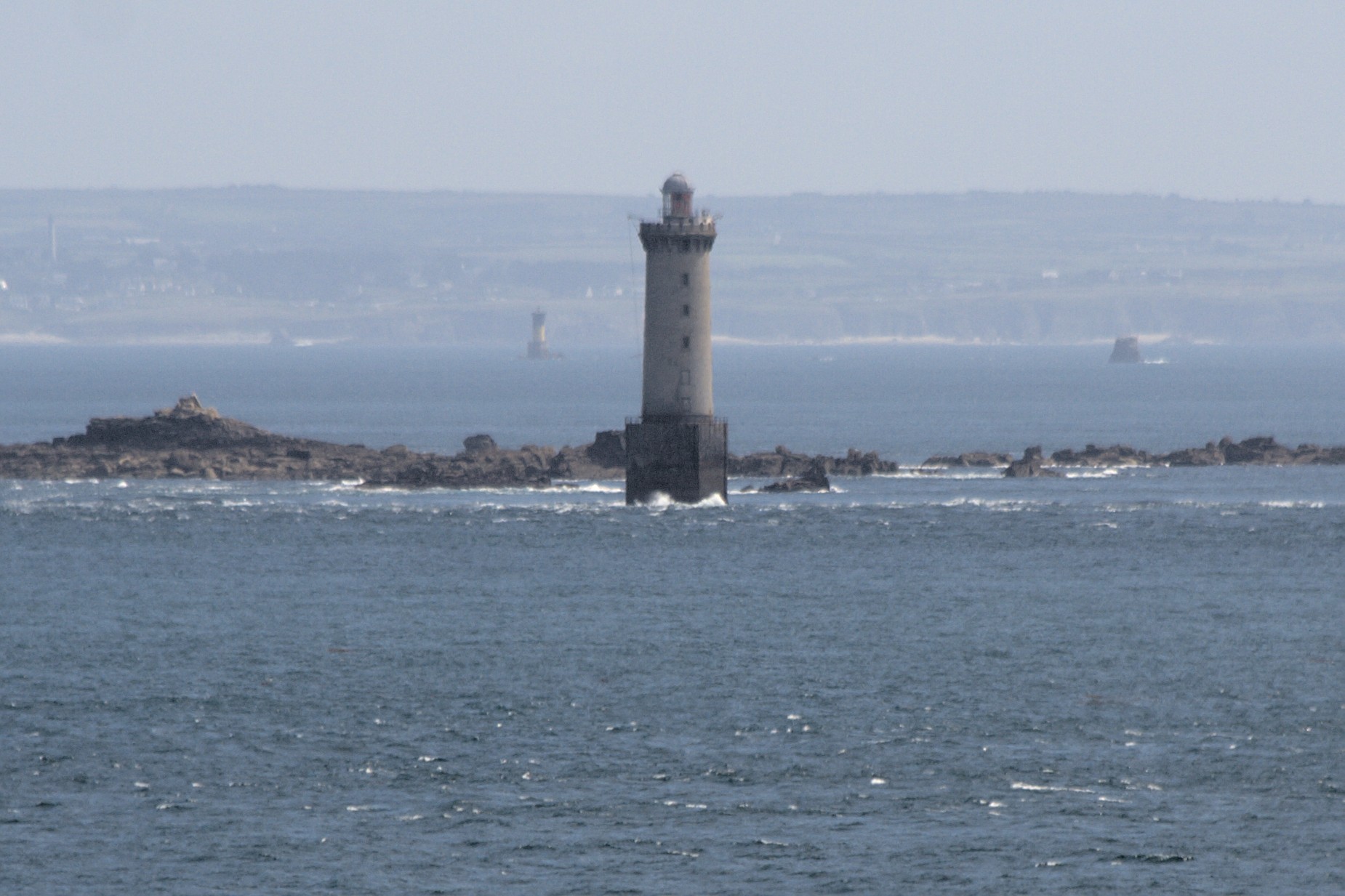 Le phare de Kéréon dans les puissants courants du passage du Fromveur